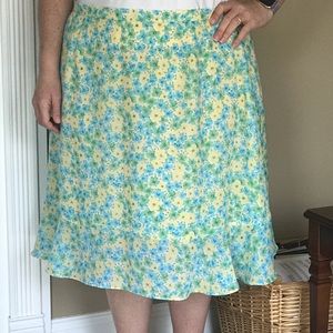 Straight skirt with slight ruffle hem